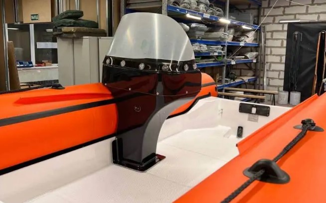 Консоль рулевая 430 с привязкой к полу 1