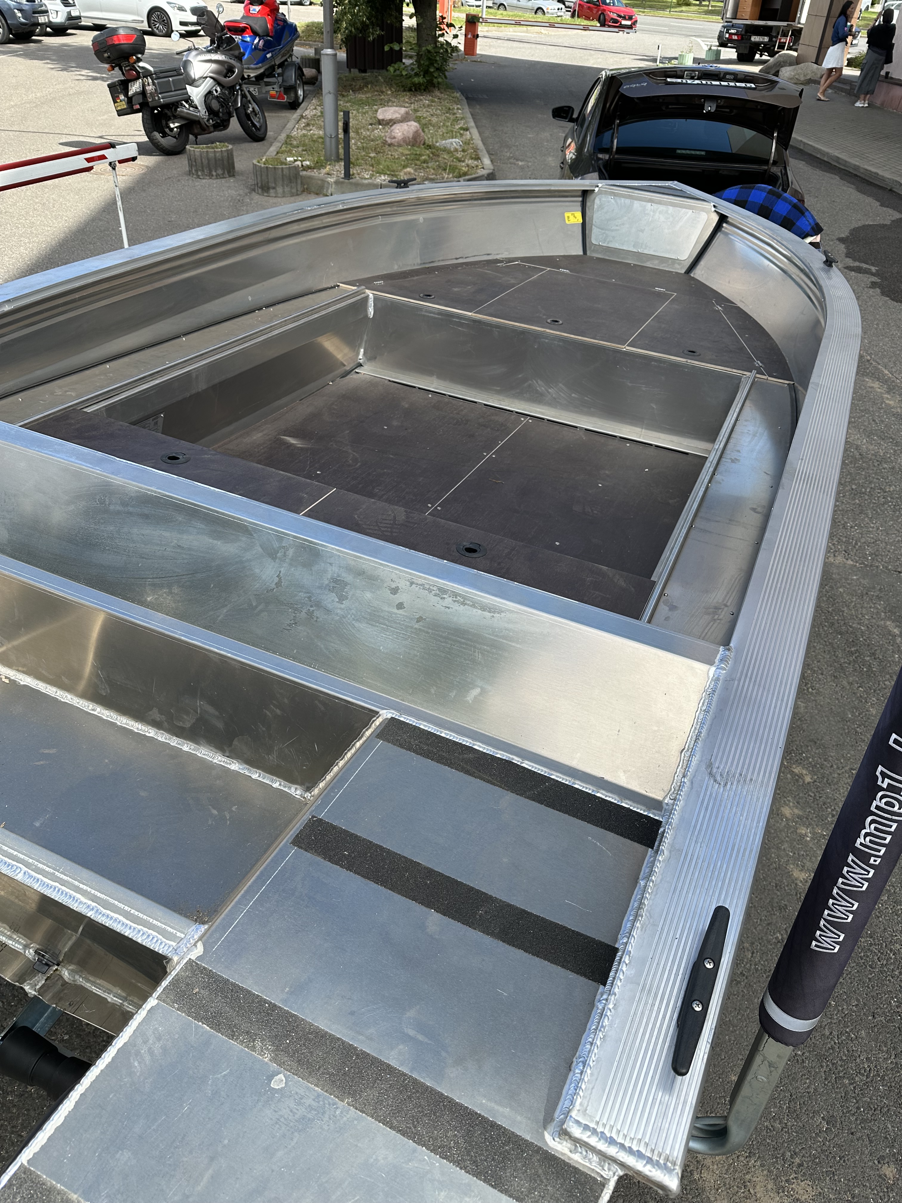 Лодка алюминиевая Girgis 390 рестайлинг кренобули 2