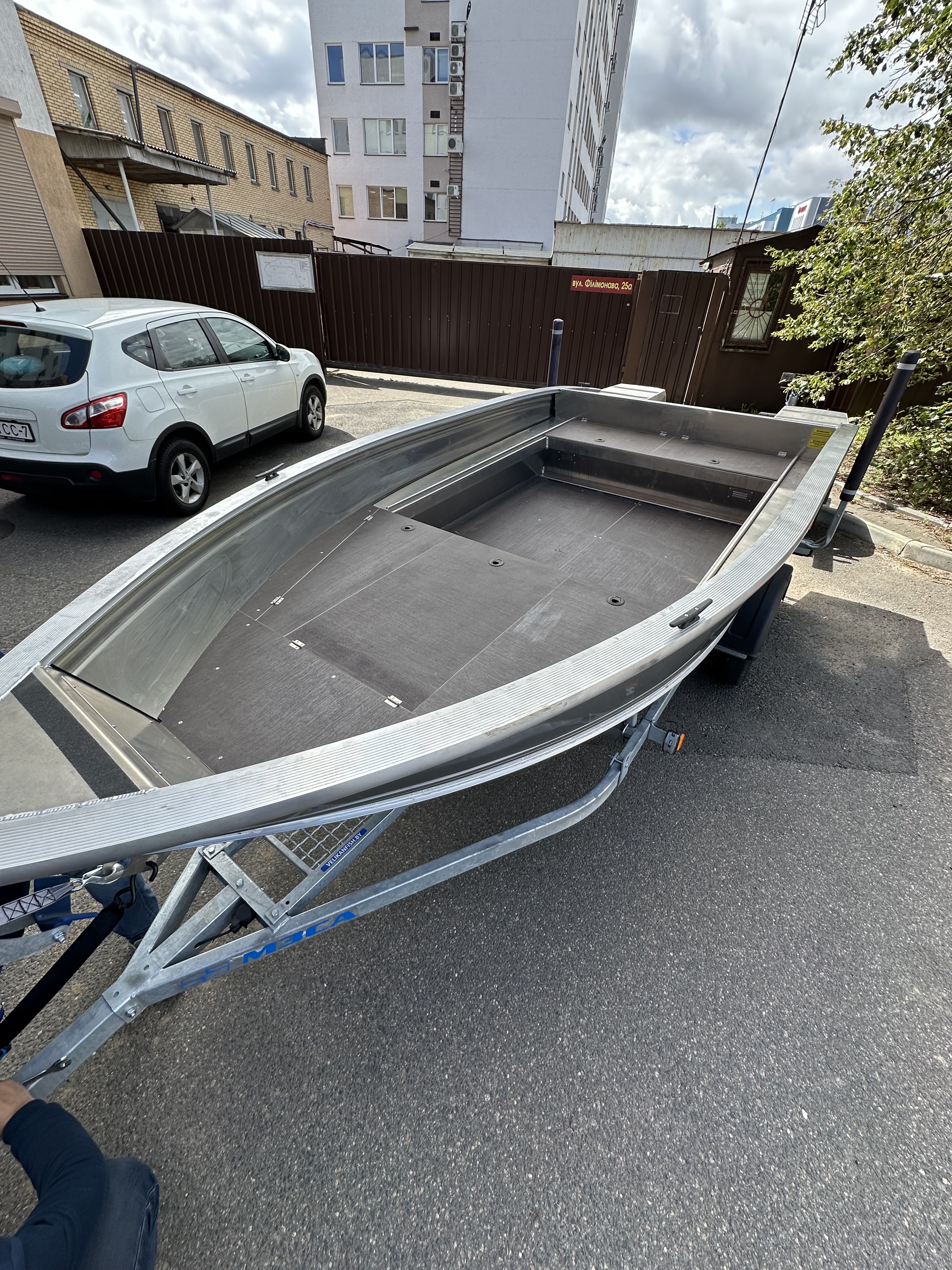 Лодка алюминиевая Girgis 390 рестайлинг кренобули 1