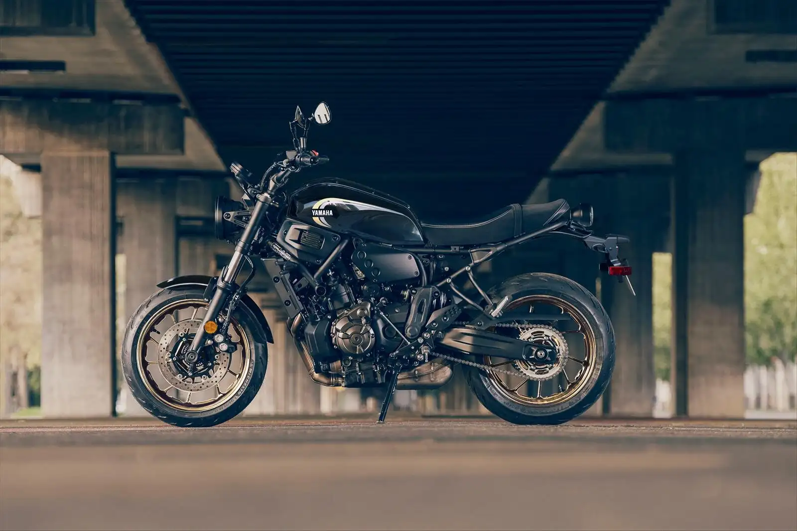 Мотоцикл YAMAHA XSR700 3